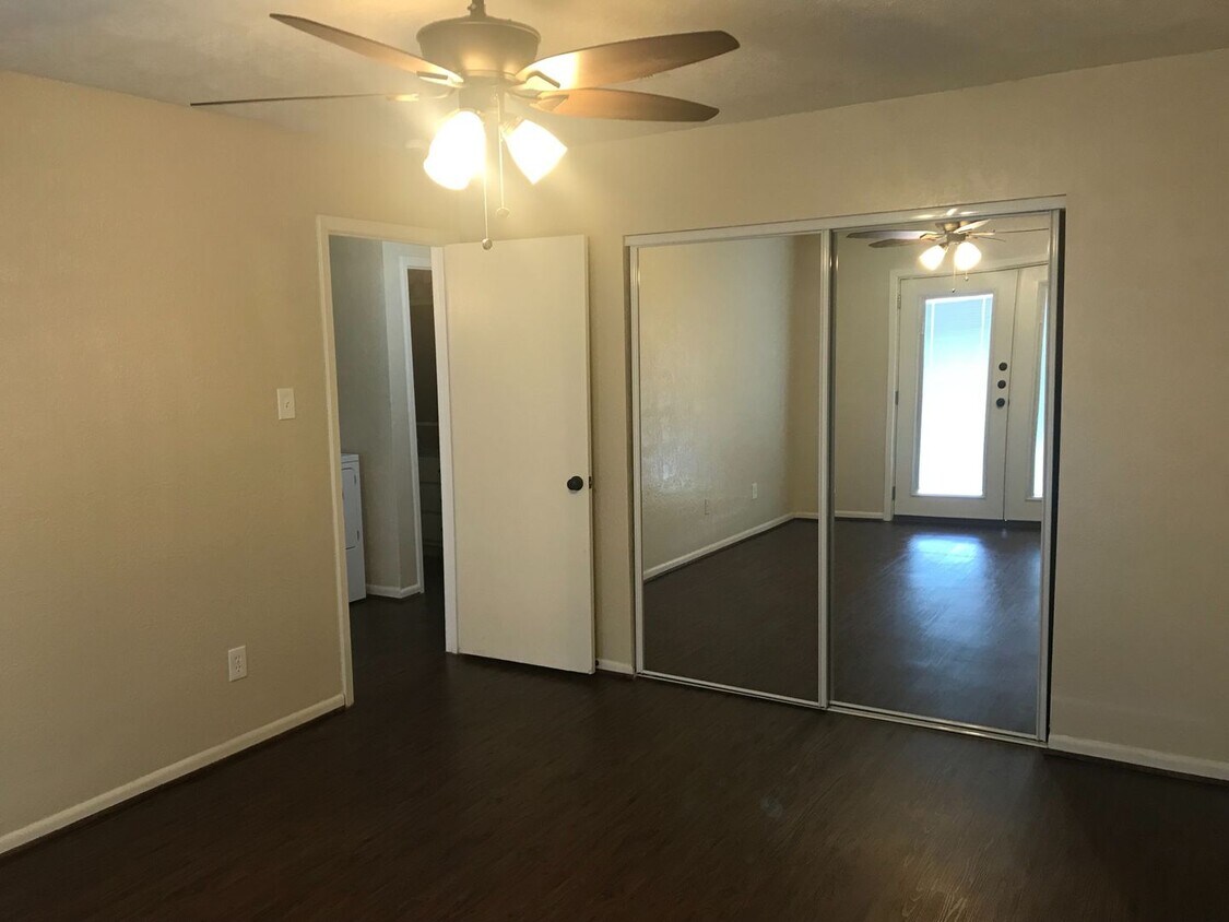 Foto principal - 416 University Oaks Blvd