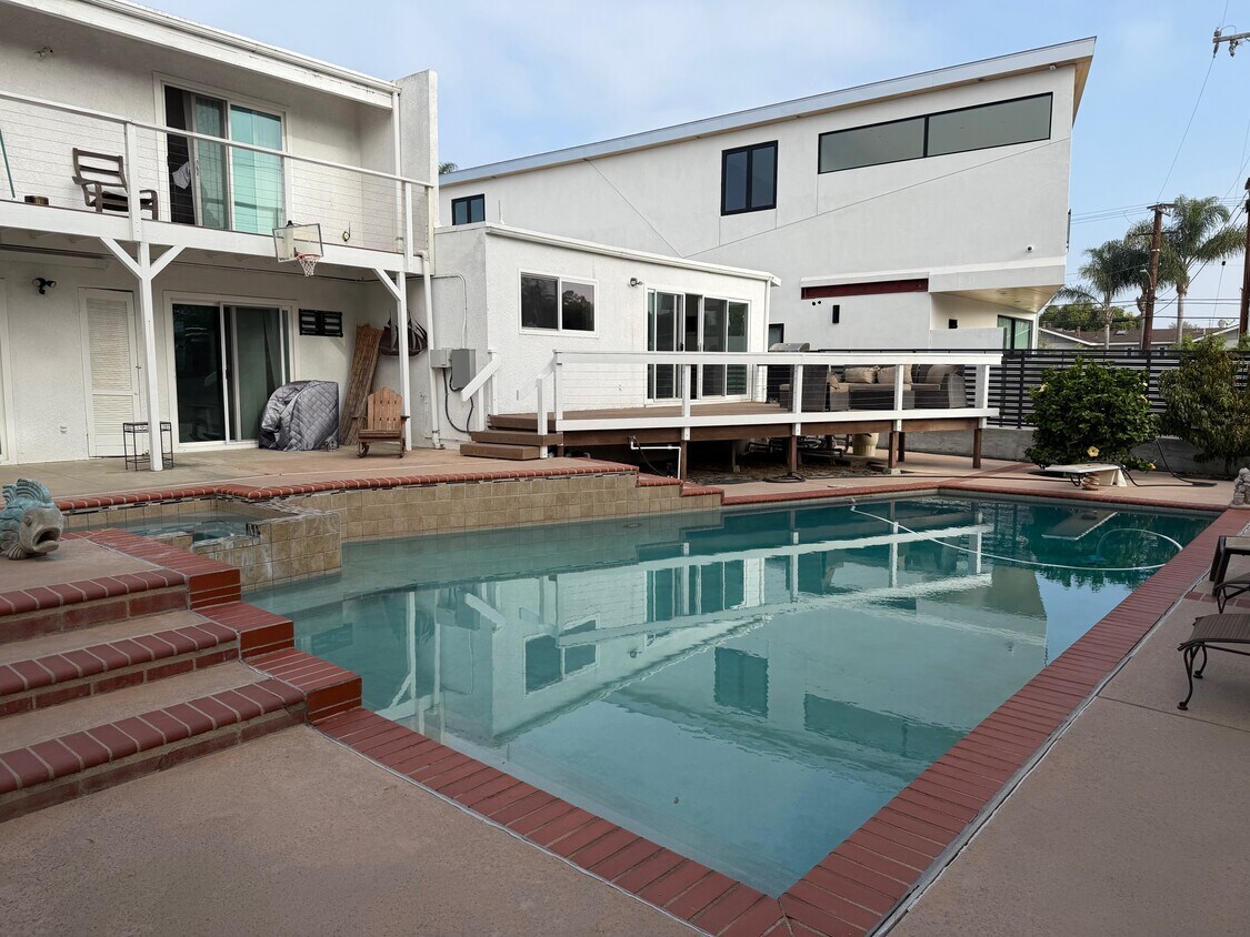 Primary Photo - 2396 Redlands Dr