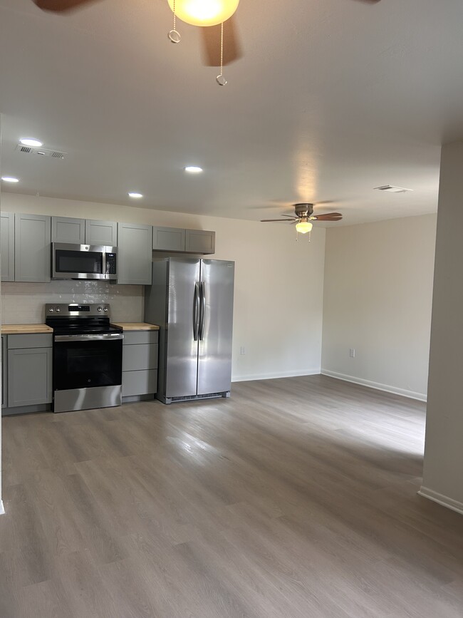 Foto del edificio - 5213 Everett Ln