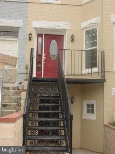 Building Photo - 13 S St NE