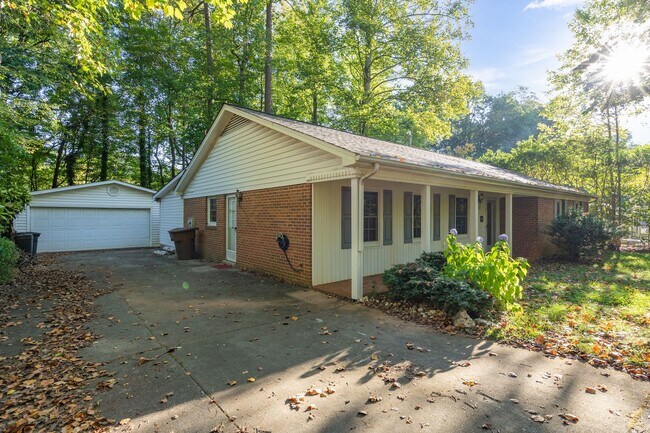 Foto del edificio - Quiet Cottage in Greensboro NC