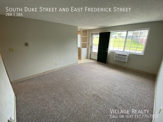 Foto del edificio - 129 S Duke St