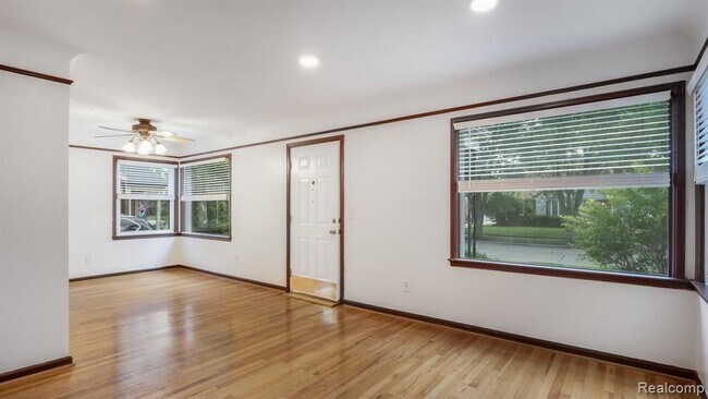 Foto del edificio - 3536 Cornell St