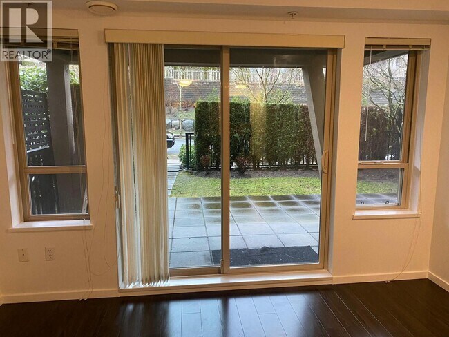 Photo du bâtiment - 3156 Dayanee Springs Blvd