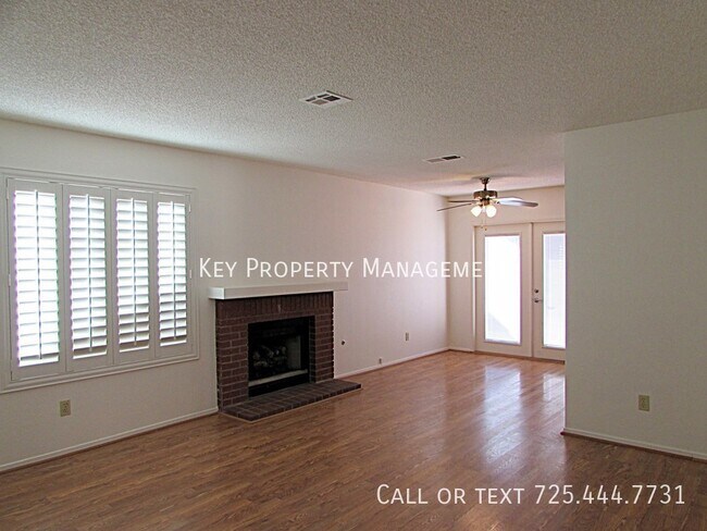 Building Photo - MOVE IN READY 3 BEDROOM 2.5 BATH HOME IN G...