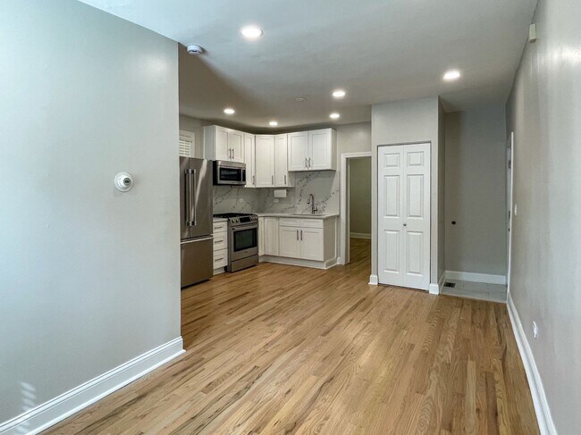 Building Photo - 2936 N Hoyne Ave