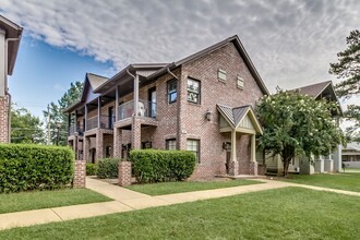 Building Photo - 704 13th St