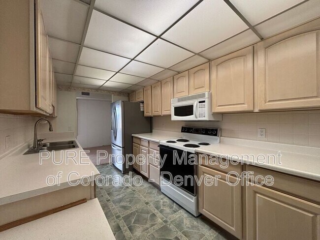 Foto del edificio - 7865 E Mississippi Ave
