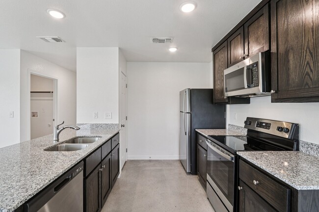 Building Photo - Tejas Pointe