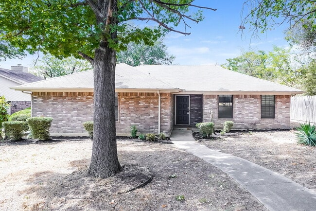 Building Photo - 2027 Cherrywood Ln