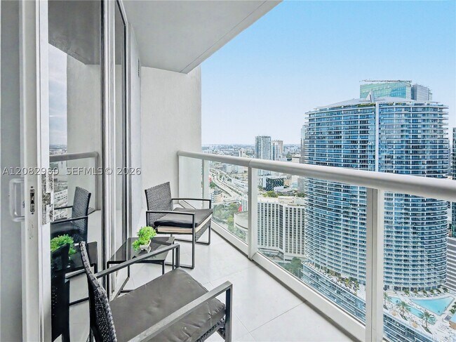 Foto del edificio - 475 Brickell Ave