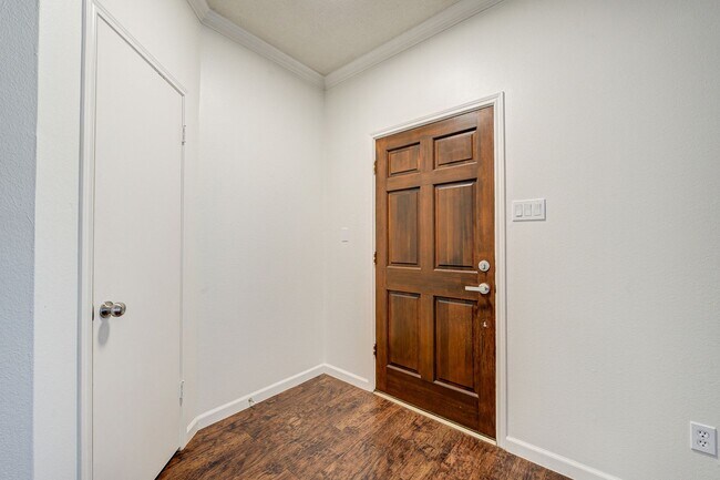 Foto del edificio - Charming 4-Bedroom Home with Modern Comfor...