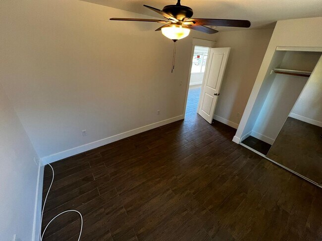 Foto del edificio - Remodeled 3 Bedroom 1 Bath House With Garage