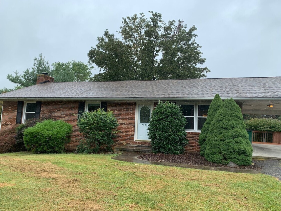 Primary Photo - 3 Bedroom, 2 Bath House