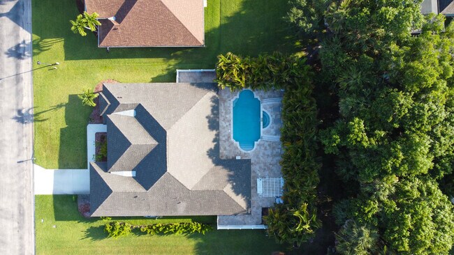 Foto del edificio - 832 Alexandra Ave SW