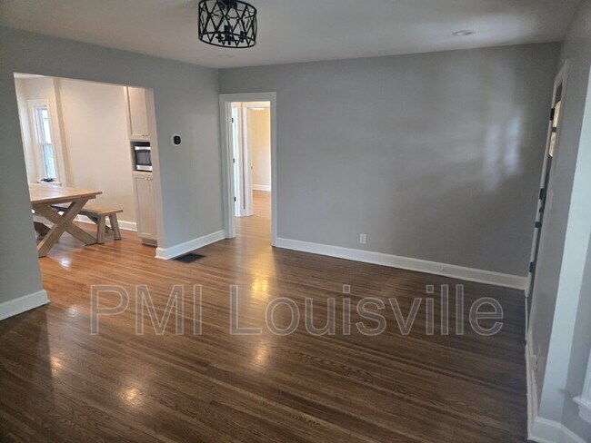 Foto del edificio - 4224 Briarwood Rd