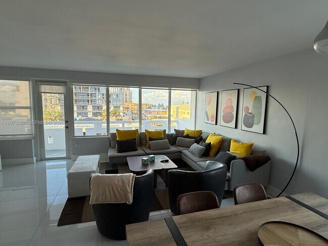 Foto del edificio - 3111 N Ocean Dr