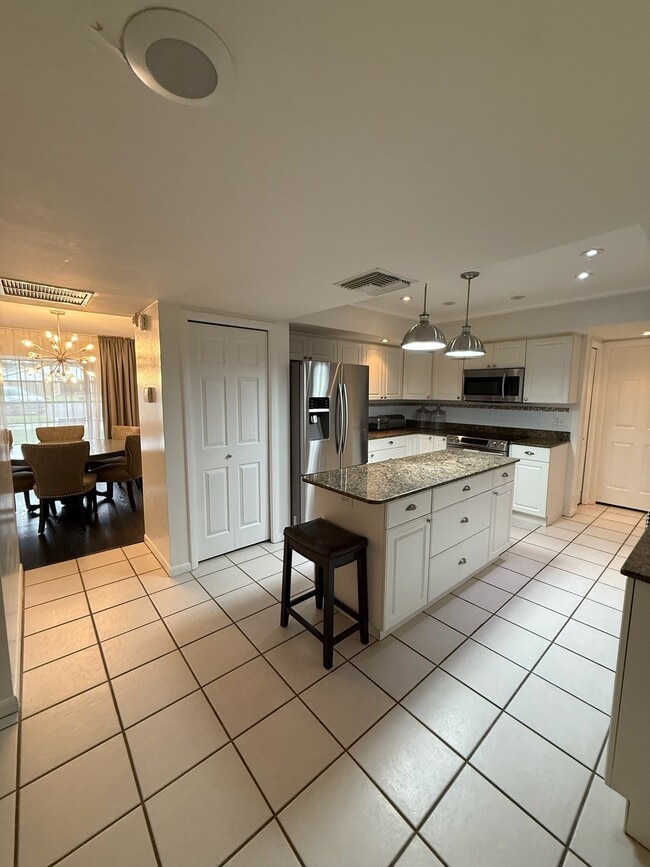 Building Photo - 8004 Beltrees Ct