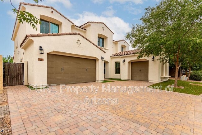 Photo - 3087 E Maplewood Ct House