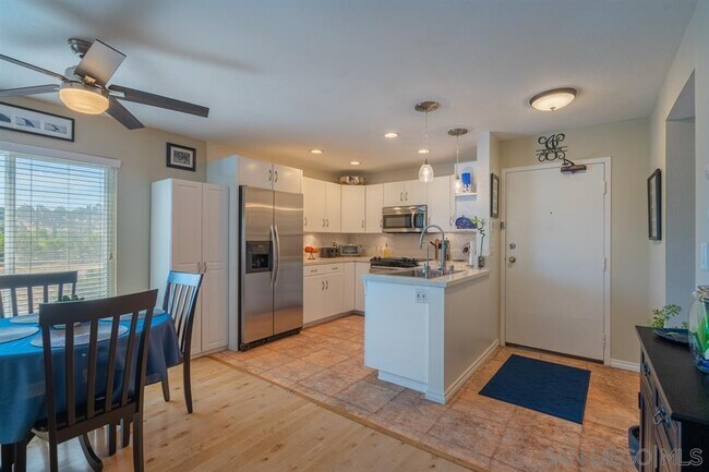 Building Photo - 6737 Friars Rd