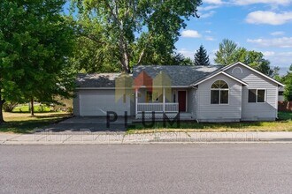 Building Photo - 5449 Golf Dr