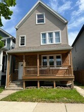 Building Photo - 3348 W Warner Ave
