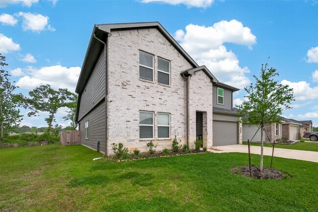 Building Photo - 24726 Cedar Ln
