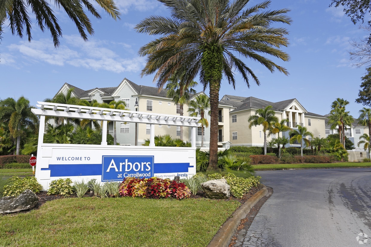 Arbors at Carrollwood - 3939 Ehrlich Rd Tampa, FL 33624