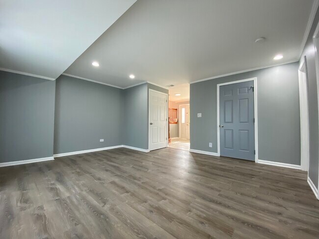 Building Photo - 1403 Sauk Ln