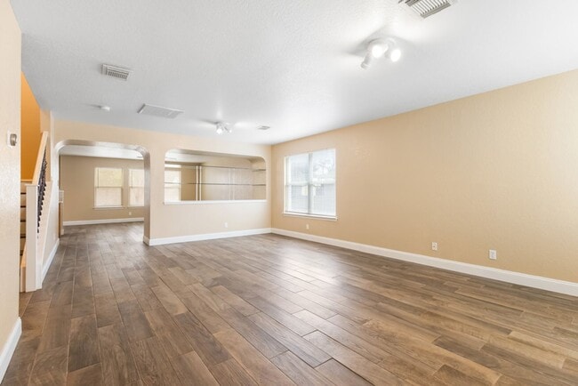 Building Photo - 4 Bedroom 2 1/2 bath Springtree Ranch Subdivision