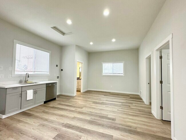Building Photo - 5158 S 170th St