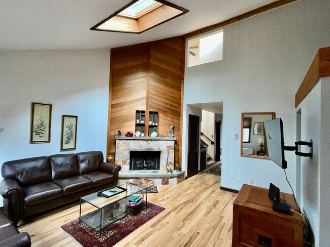 Building Photo - 260 Cliffside Dr