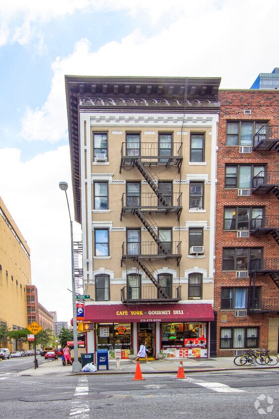 Building Photo - 1384 York Ave