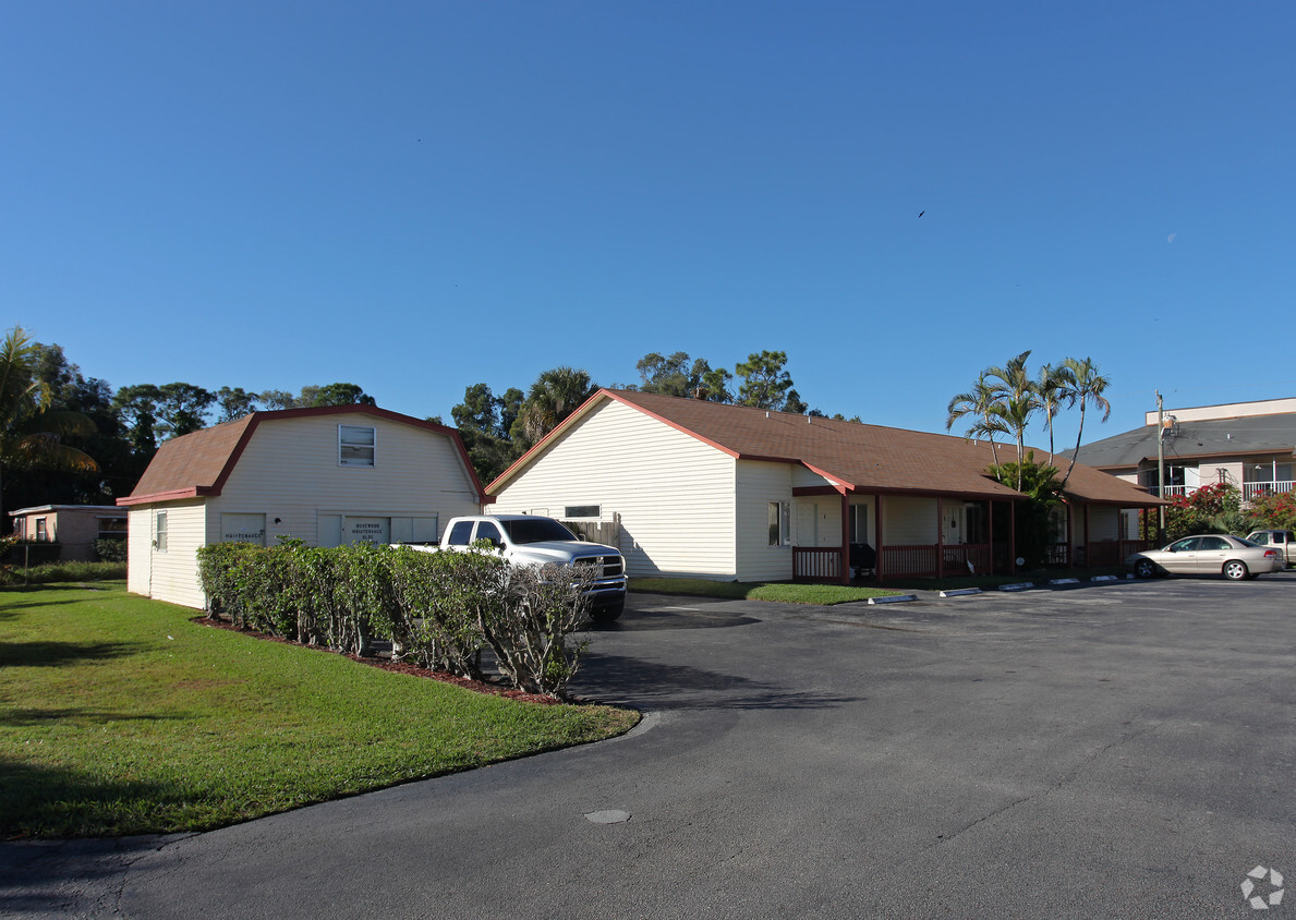 Building Photo - Rosewood Apartments