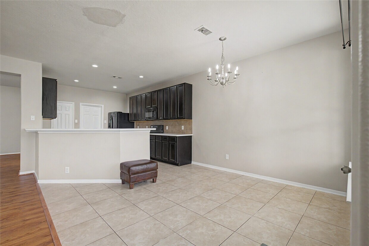 Foto del edificio - 9947 Valance Way