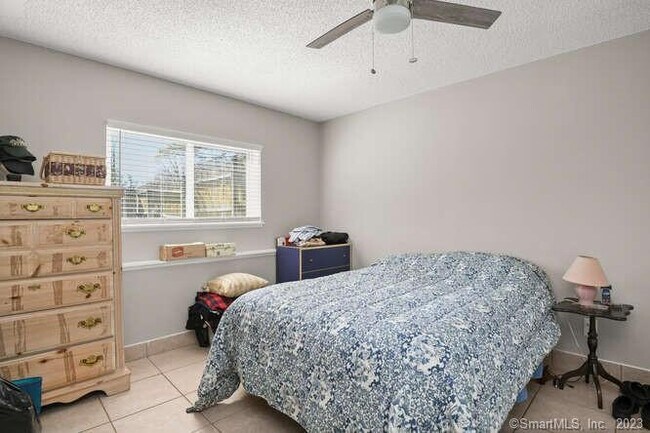 Foto del edificio - 298 Old Waterbury Rd