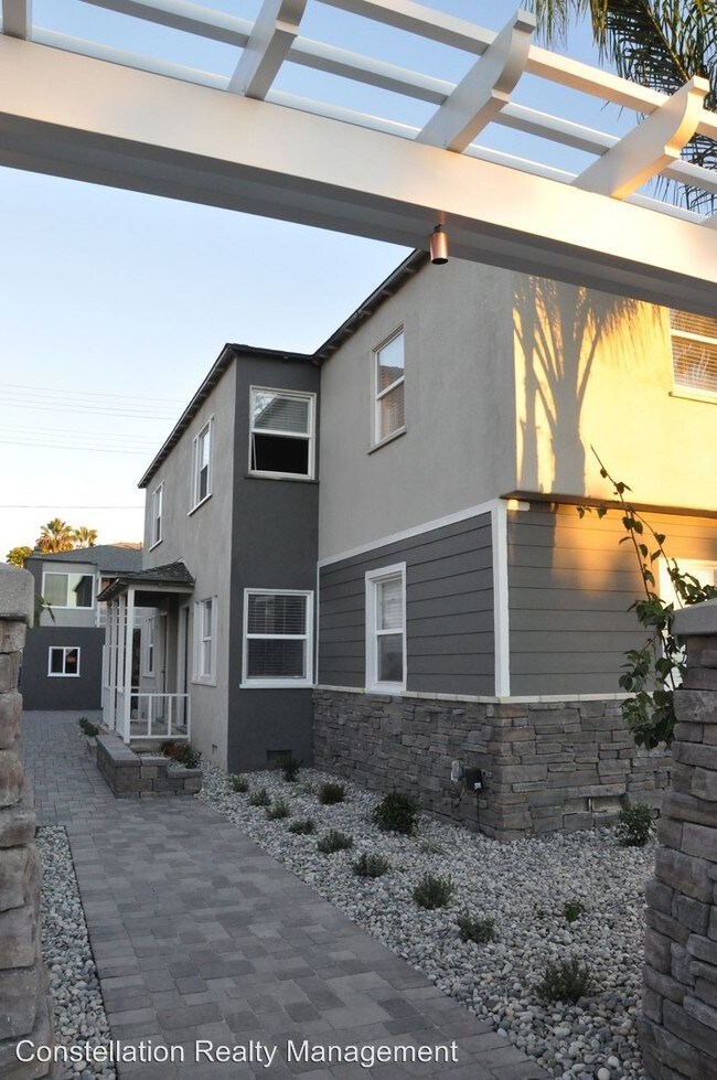 Building Photo - 4461 Central Ave