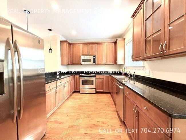 Foto del edificio - 319 Woodvale Pl