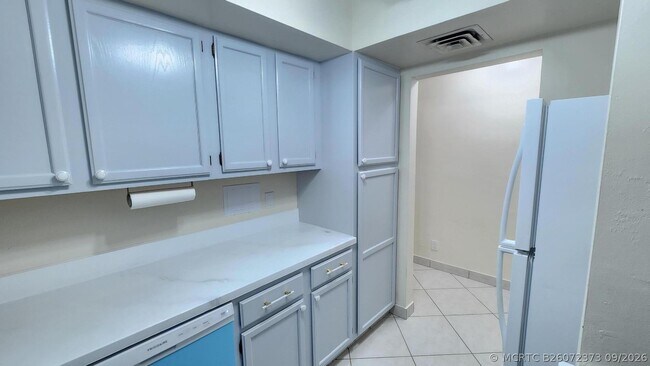 Foto del edificio - 105 S Riverside Dr