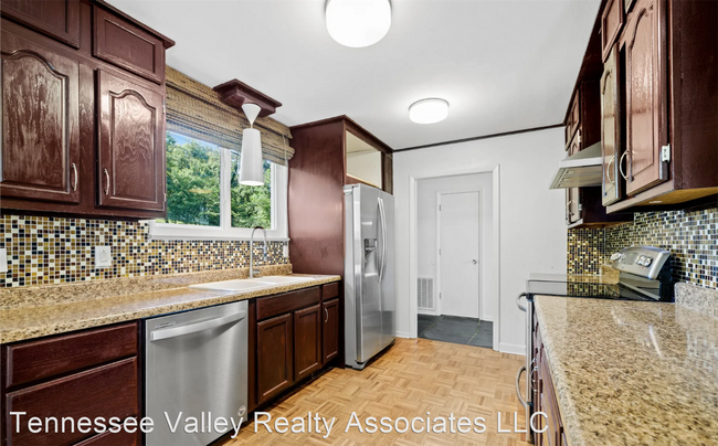 Foto del edificio - 5 br, 3 bath House - 5431 Yosemite Trail