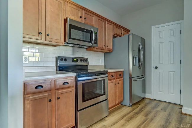 Building Photo - 205 Capital St