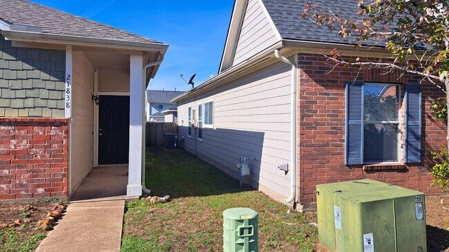 Building Photo - 21842 Grassy Hill Ln