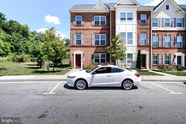 Foto del edificio - 8016 Blue Stream Dr
