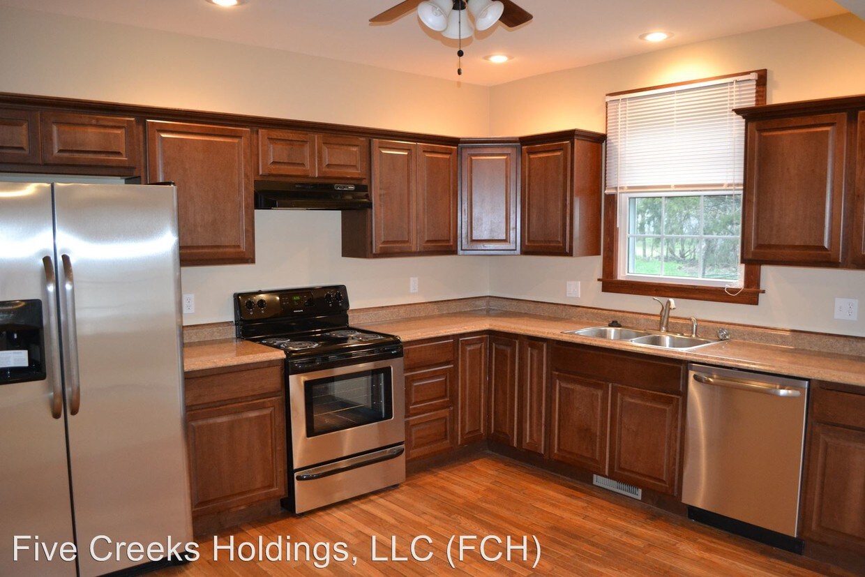 Primary Photo - 4 br, 1.5 bath House - 669 16th