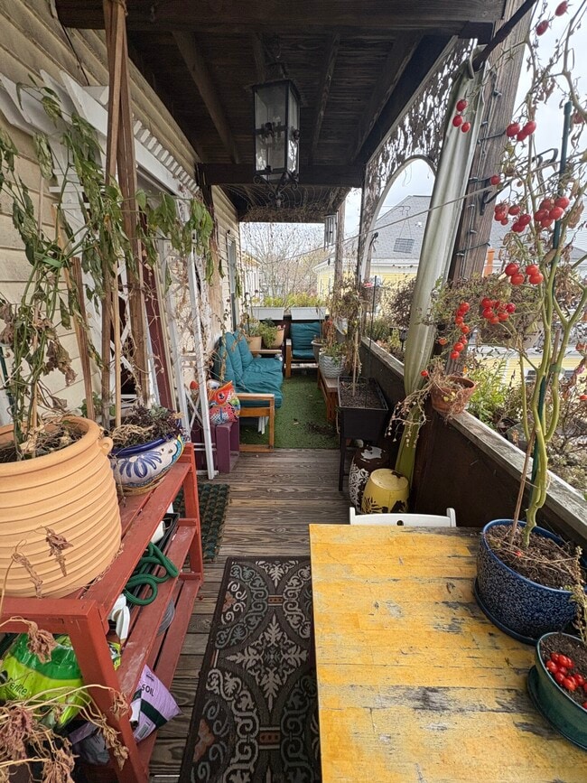 Building Photo - 66 Callender St