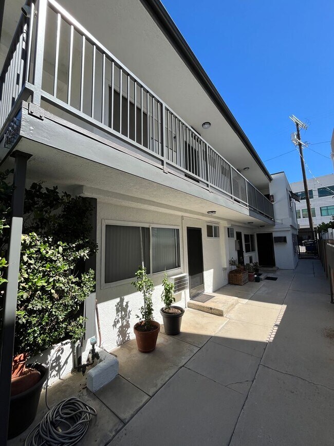 Foto del edificio - MOORPARK (14938) APT