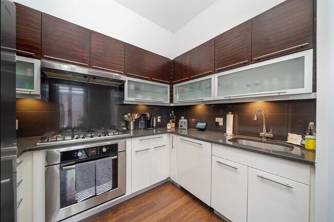 Foto del edificio - 650 Montgomery St