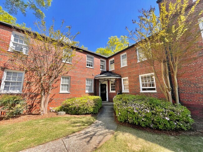 Exterior - 2855 Thornhill Rd