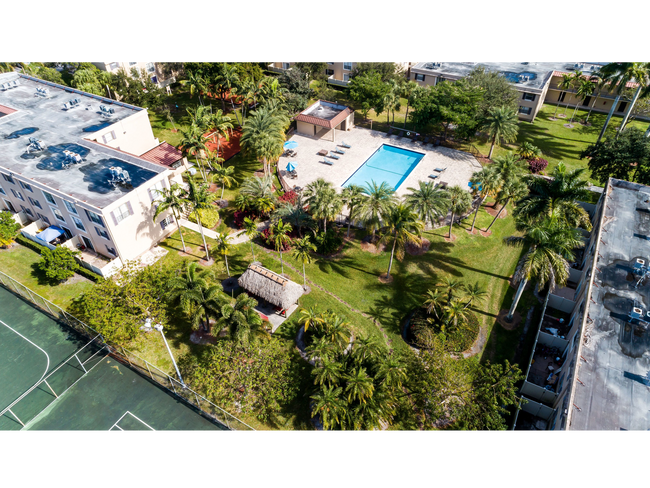 Aerial View of Community Grounds | Sunset Palms | Apartments For Rent in Hollywood FL - Sunset Palms Apartments