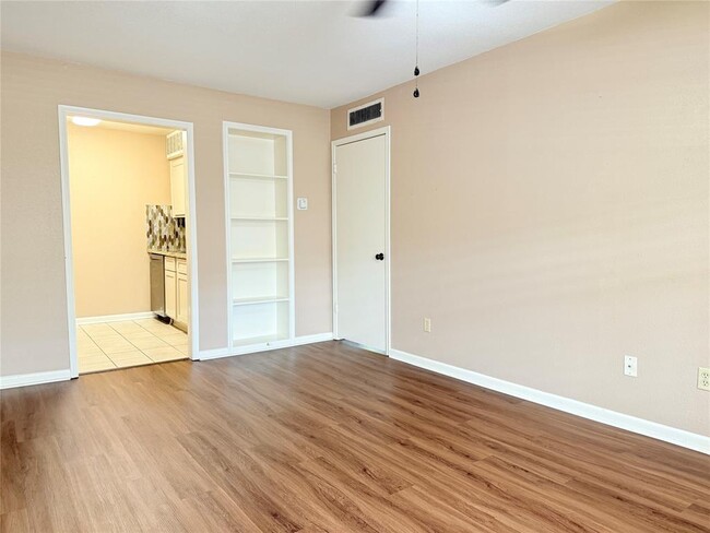 Building Photo - 845 Augusta Dr